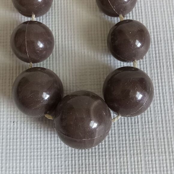 Brown Marbled Design Acrylic Beaded Single Strand Vintage Fashion Necklace - Picture 3 of 9